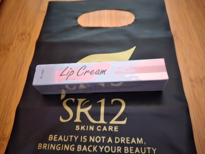 MasyaAllah Alhamdullillah lip Cream 04 (pink Fanta ) keluar lagi dari etalase🥰 Fix Lip Cream 04  sudah SOLD OUT ya... (kalau mau, tunggu habis lebaran nanti..insyaAllah ready lagi. Okkeeey🤗🤗🤗 )