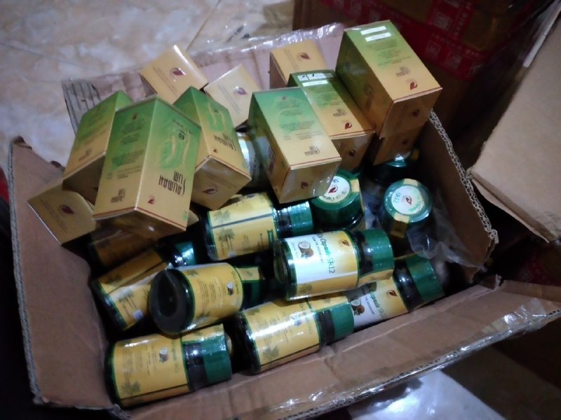 Saatnya beraksi lagi...🤩 liburan udah usai...saatnya gendutin rekening lagi...🤑 kempesin badan lagi..🤭🤗jangan kaget ya...diriku pasca liburan makin tumbuh kesamping😬😣 karena ingin menikmati liburan makan nya lancar karena nggak rutin minum salimah,  tidur enak, libur juga postang postingnya, nggak chating2 sampai malam2 balas chat cust0mer, nggak di buru packingan, pa nggak makin subur nih body😬🙄 Assalamu'alaykum eperibadeh....semangat minggu Ceria💐 Ada kah yg merindukan iklan kuh🥰🤗 Yuks Luruhkan lagi lemak2 kotor yang menumpuk yuks...bersama paket peluruh lemak kotor SR12 yaituSALIMAH SLIM + VCO SR12Ready stok menipis nih..pasca lebaran makin banyak  yg memburu si pelangsing ini karena bukan cuman melangsingkan tapi juga hempaskan jauh kolesterol jahat dan usir asam urat yg berlebih WA/Telegram👉0821-5799-8873AGEN RESMI SR12 HERBAL SKINCARE BALIKPAPAN, KALTIM