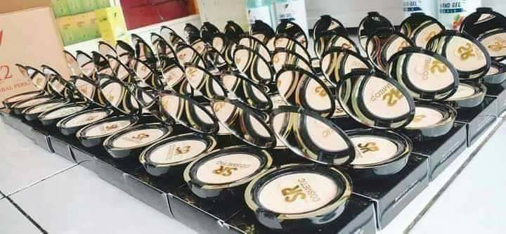 🌸🌿Kepanasan? gak luntur....🤩Keringetan? tetep cakep dan gak longsor, malah makin glowing semriwing 👍Kena air wudhu ? makin ngeblend di kulitmu, namun air wudhu tetap meresap🥰🌸🌿Ada pelembabnya, ada Foundationnya, ada vitamin mineralnya dan ada anti bakteri nya.Menutup flek dan rona wajah yang tidak merata.🌸🌿Anti dempul, anti blentang blentong, tidak menutup pori🌸🌿Exclusive Compact Powder SR12  dan Daily Cover Natural SR12 Siap mempercantik kamu kini dan nanti.🌸🌿Bersama SR12 tetap cantik sehat cerah alami.Ready:🌸Exclusive Compact Powder Natural🌸Exclusive Compact Powder Sheerpink🌸Daily Cover NaturalWA/telegram 👉 0821-5799-8873AGEN RESMI SR12 HERBAL SKINCARE, BALIKPAPAN KALTIMshopee.co.id/agenresmisr12Atautokopedia.com/sr12balikpapan